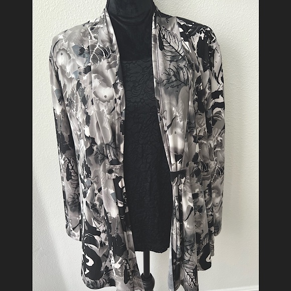 Woman’s jacket size M black/grey/silver long sleeves - Picture 1 of 9